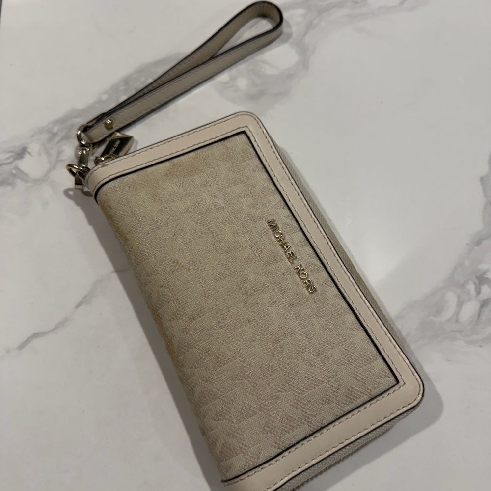 Michael Kors Cream Wristlet